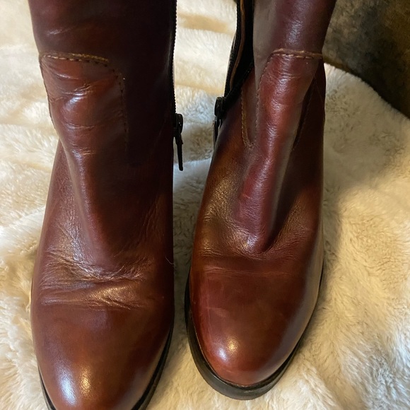 Size 7 wine red Cole Haan leather ankle boots - Picture 4 of 14